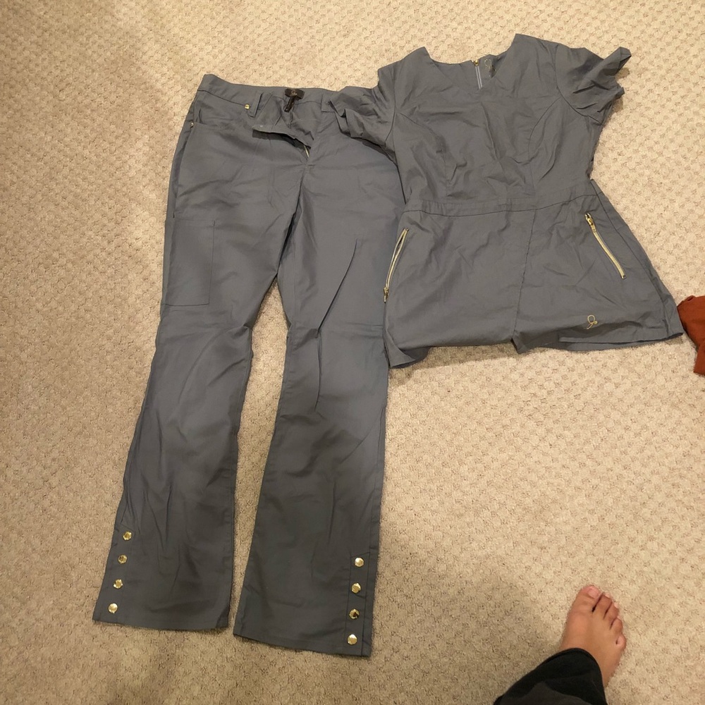 Never worn jaanuu scrubs